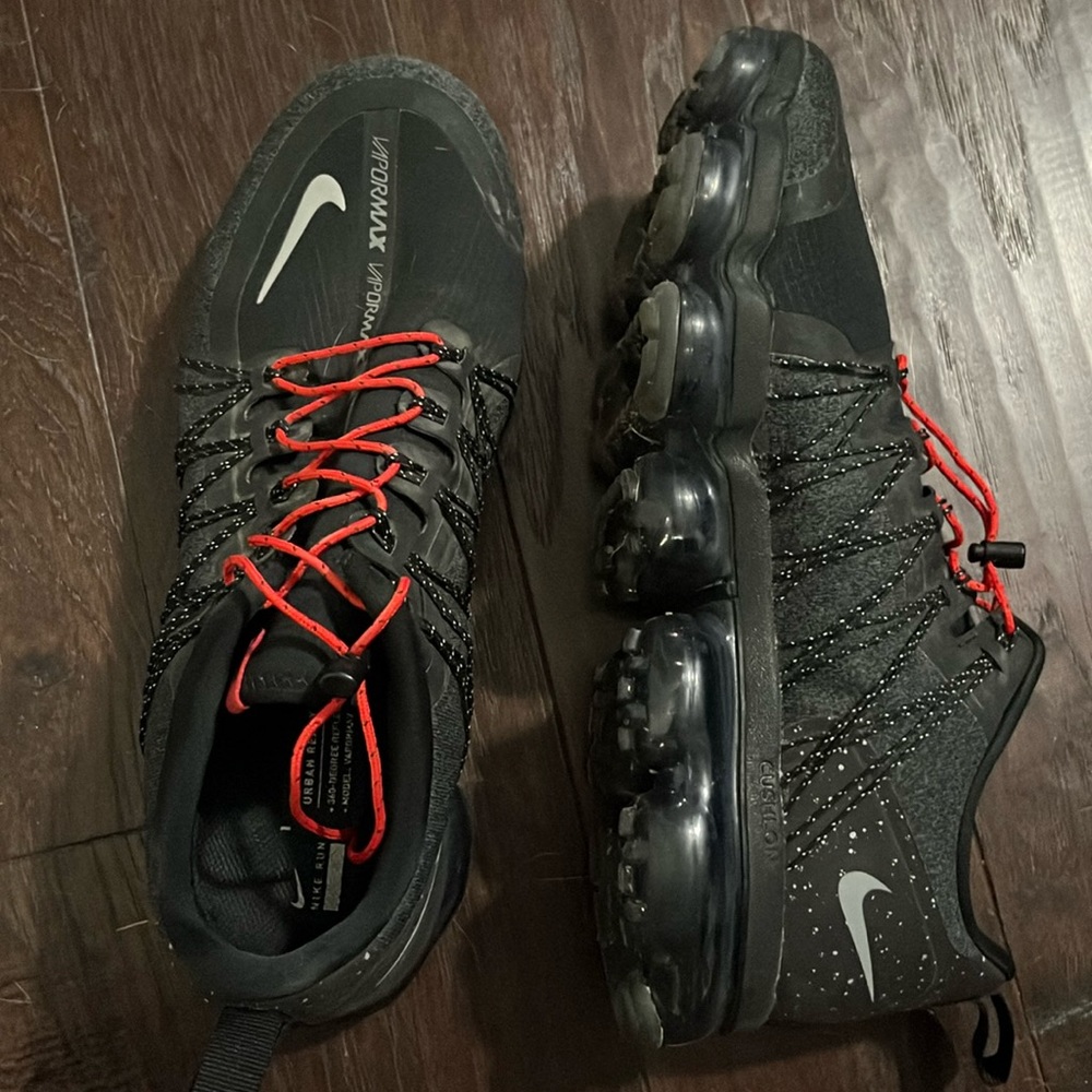 Nike Run Utility Tennis Shoe